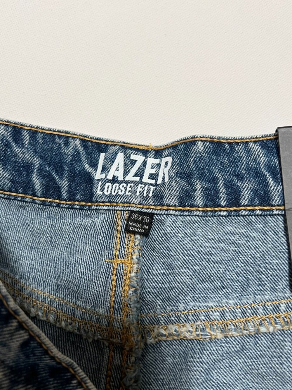 Lazer Jeans *NWT Loose Fit Medium Wash Straight Leg Blue Denim Men's size 36x30 - Picture 5 of 8